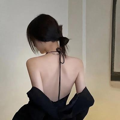 公寓里的两个女人